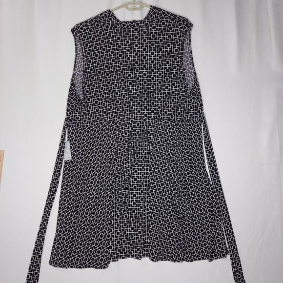 Love X Design Dress 4X Sleeveless Black Geometric Empire V-Neck Tie-Back Midi - Picture 2 of 11
